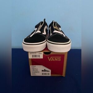 Vans Old Skool Black/White Size 5 Women (New)
